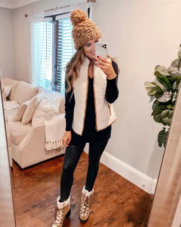 Old Navy Sherpa Veste de Whitney Graham sur l'Instagram account @whitswhims