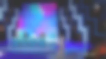 El pantalón blanco de cintura alta suelto de Églantine Éméyé en Find the intruder el 28.12.2019