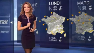 La robe cintrée en maille avec zip marine de Gennifer Demey dans Météo de M6 le 24.01.2020