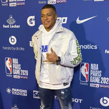 Nike jacket worn by Kyllian Mbappe on account on the Instagram of @k. mbappe