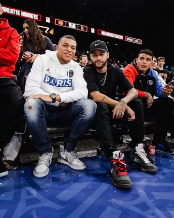 La gorra negra nike swoosh usada por Neymar en la cuenta de Instagram de @caminotv