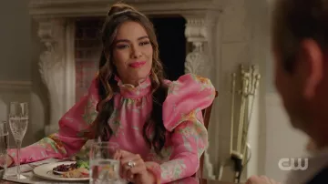 Rose Robe à fleurs de Cristal Carrington (Daniella Alonso) dans Dynastie (S03E10)