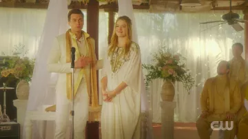 Blanc Perlé Robe de Kirby Anders (Maddison Brun) dans Dynastie (S03E10)