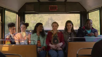 Coeur boucles d'oreilles portées par Olivia (Simone Ashley) dans l'Éducation Sexuelle (S02E07)