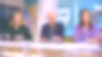 El vestido estampado con volantes de Émilie Tran Nguyen en C l'hebdo del 25 01 2020