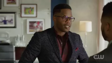 Red Patterned Shirt of Jeff Colby (Sam Adegoke) in Dynasty (S03E10)