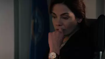 La montre Hamilton portée par Eva Geller (Michelle Monaghan) dans la série Messiah