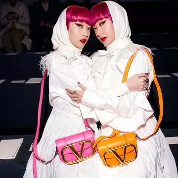 Le blanc skurt de Aya Suzuki sur l'Instagram account @ayaxxamiaya