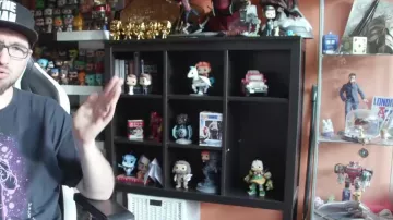 El funko pop de Howard The Duck de LinksTheSun en TLC Predictions: Tables, Ladders, Chairs 2019