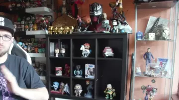 El funko pop de Chewbacca with At-St de LinksTheSun en TLC Predictions: Tables, Ladders, Chairs 2019