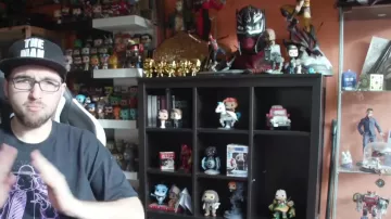 El funko pop de CAPTAIN AMERICA CHROME de LinksTheSun en TLC Predictions: Tables, Ladders, Chairs 2019