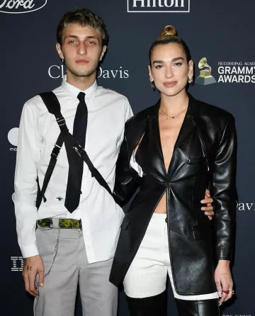 Peter n'en Cuir Straight-Leg Pantalon de Dua Lipa sur l'Instagram account @dualipa 26 janvier 2020