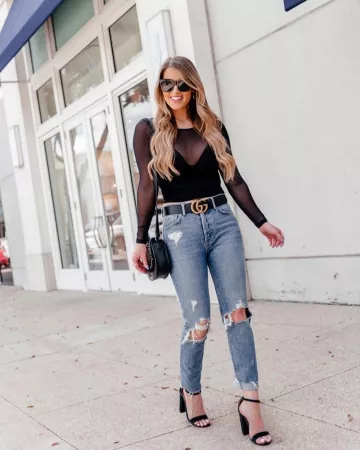 Ceinture en cuir de Whitney Graham sur l'Instagram account @whitswhims