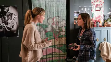 Chemise à carreaux de Lizzy (Isabela Moner) dans Apprentis parents