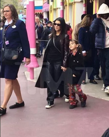 Helmut Lang Extreme Turn Up Pantalones usados por Kourtney Kardashian Disneyland 22 de enero de 2020