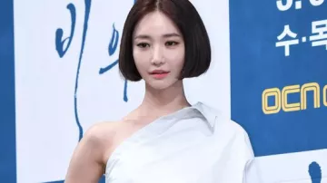 Blanc Une Épaule Haut en Coton porté par Aller Joon-hee dans Possédait Saison 1 Épisode 9
