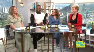 Zara Bleu Longue Ceinturée Combinaison portée par Melanie Bromley sur E! News 24 Janvier 2020