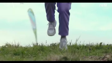 Baskets Falcon usado por Yoon Se-Ri (Son Ye-jin) en Crash Landing on You Episodio 1