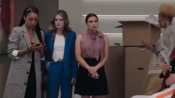 Noir en Maille Minijupe porté par Jane Sloan (Katie Stevens) dans Le Gras Saison 4 Épisode 1