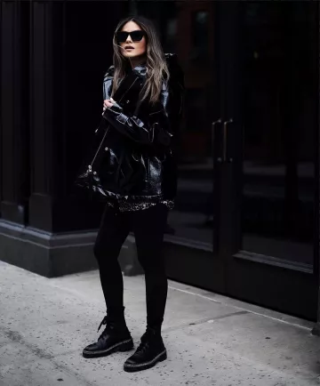 Botas Negras de Mercer7 en la cuenta de Instagram @mercer7official