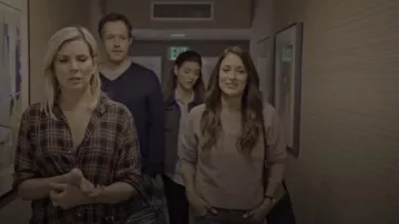 Pink Speckled Sweater worn by Liz (Angelique Cabral) in Grace and Frankie Season 6 Episode 2