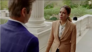 Brun Convenant Veste portée par Cristal Carrington (Daniella Alonso) dans la Dynastie Saison 3 Épisode 10