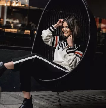 Zigzag Jumper de Mercer7 en la cuenta de Instagram @mercer7official
