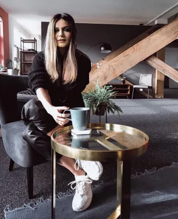 Le cavalier Noir de Mercer7 sur l'Instagram account @mercer7official