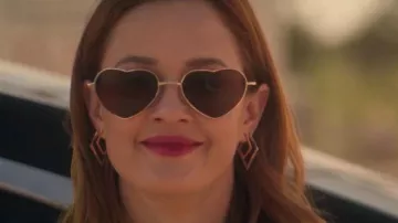 Pendientes de Candace Stone (Ambyr Childers) en YOU (S02E03)