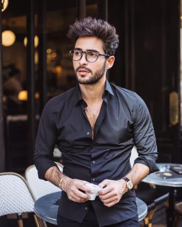 The black shirt worn by Raphael Spezzotto-Simacourbe on the account Instagram of @rsimacourbe