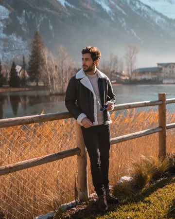 The coat shearling Raphael Spezzotto-Simacourbe on the account Instagram of @rsimacourbe