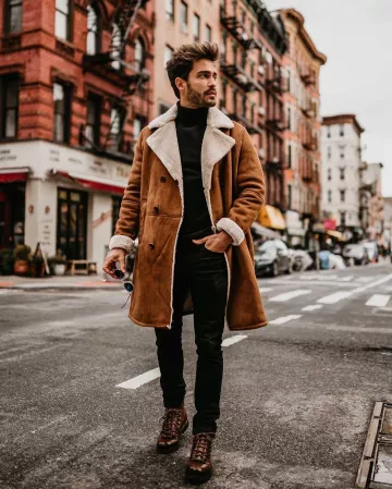 Les bottines vernies de Raphaël Spezzotto-Simacourbe sur le compte Instagram de @rsimacourbe