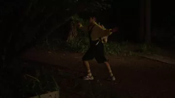 Baskets portées par Ola Nyman (Patricia Allison) dans l'Éducation Sexuelle (S02E06)