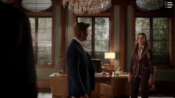 Chemise imprimée porté par Fallon Carrington (Elizabeth Gillies) dans la Dynastie Saison 3 Épisode 10