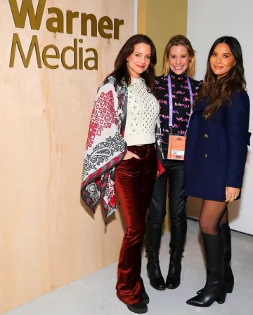 Tory Burch Double Breasted Peacoat usado por Olivia Munn Warnermedia Sundance Kickoff Party 24 de enero de 2020