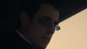 Gafas de sol de Drácula (Claes Bang) en Drácula (S01E02)