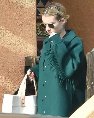 Sandro Frange Mélange de Laine Manteau porté par Emma Roberts, Los Feliz, le 25 janvier 2020