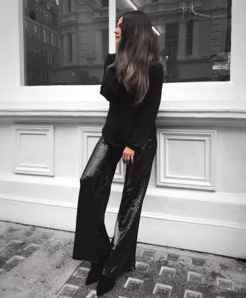 Pantalón acampanado de lentejuelas de Mercer7 en la cuenta de Instagram @mercer7official