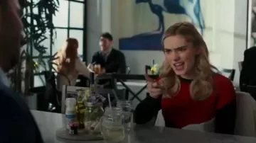 Scarlett Chandail porté par Taylor Otto (Meg Donnelly) dans American Housewife Saison 4 Épisode 12