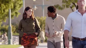 Print Den­im Mi­ni Skirt worn by Olive Stone (Luna Blaise) in Manifest Season 2 Episode 4