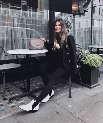 Balmain Double Breasted Blazer de Mercer7 sur l'Instagram account @mercer7official