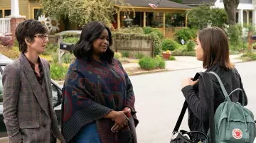 Veste en jean noir de Lizzy (Isabela Moner) dans Apprentis parents