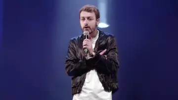 Jacket Bomber black worn by Roman Frayssinet in his video to Make the Bike