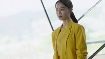 Jaune Midi Robe portée par Lee Yeon Seo (Shin Hye-sun) dans l'Ange de la Dernière Mission: l'Amour de l'Épisode 11