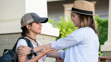 Chapeau de paille de Ellie (Rose Byrne) dans Apprentis parents