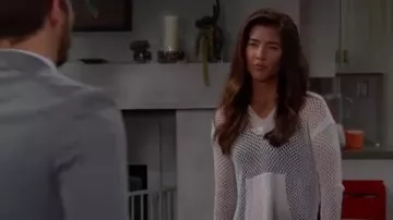Rag & bone Maille Blanche à Capuche Pull porté par Steffy Forrester (Jacqueline MacInnes Wood) comme on le voit sur Le Gras et le Beau 27 janvier 2020