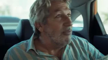 Chemise bleu a rayure blanche de Stéphane (Alain Chabat) dans #JeSuisLà