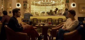 Chino trousers bordeaux Raphael Ramisse / Zoltan (François Civil) in My Unknown