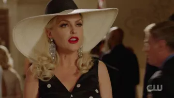 Boucles d'oreilles d'Alexis Carrington (Elaine Hendrix) dans Dynastie (S03E10)