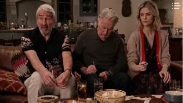 Beige Col­or­block Cardi­gan worn by Mallory Hanson (Brooklyn Decker) in Grace and Frankie Season 6 Episode 3